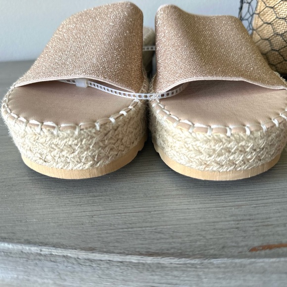 BEACH by Matisse Gold and Tan Slide Sandals with Glitter gold stretch Strap - Picture 4 of 6
